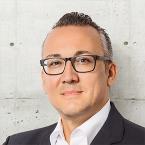 Porträtbild zum Testimonial von Julien Pelesic, LOGWIN